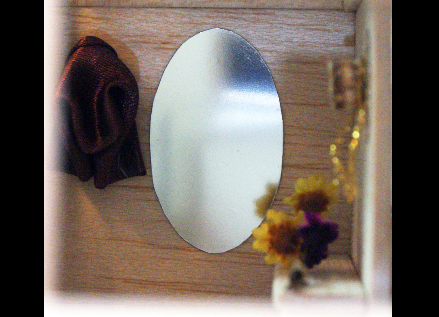 紙紮屋馨風恬居(樓中樓款)玄關櫃的鏡子和外套